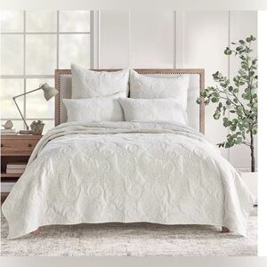 LEVTEX HOME Quilt Set 2 Pc Cream Velvet Floral Paisley Reversible